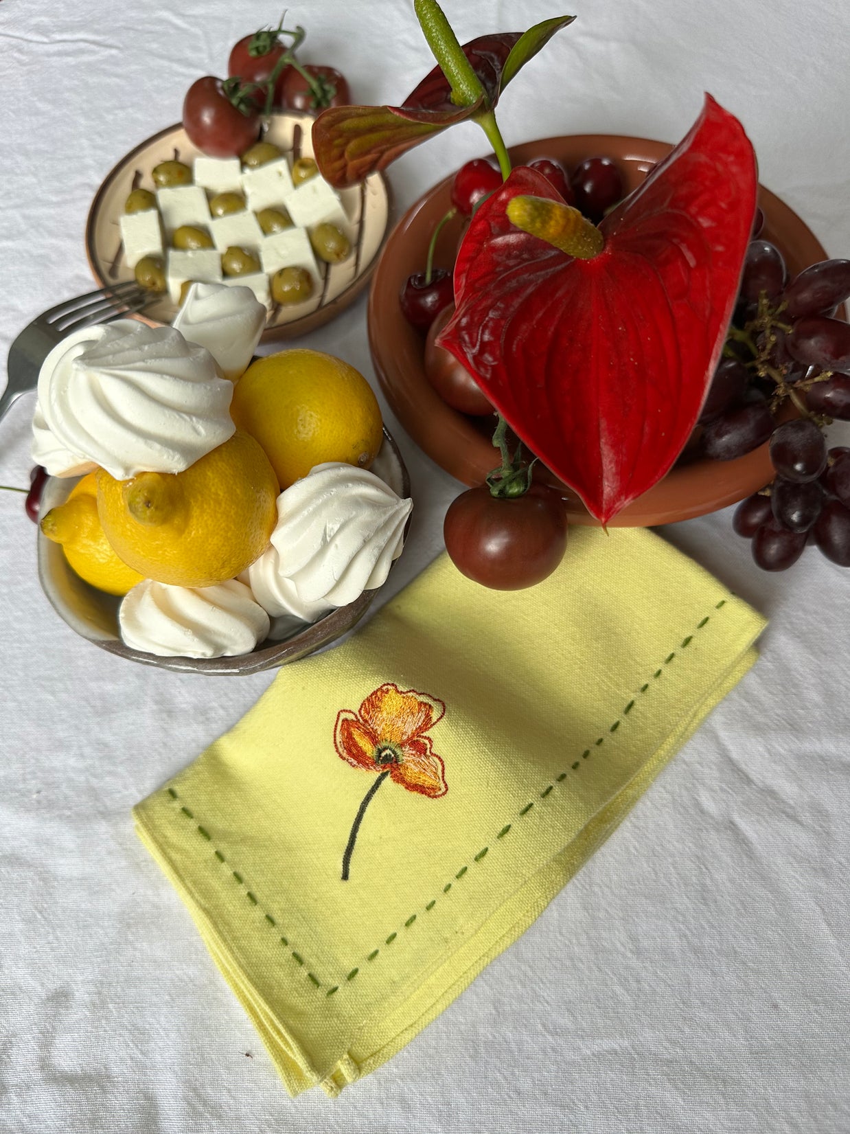 Poppy embroidered yellow napkin set