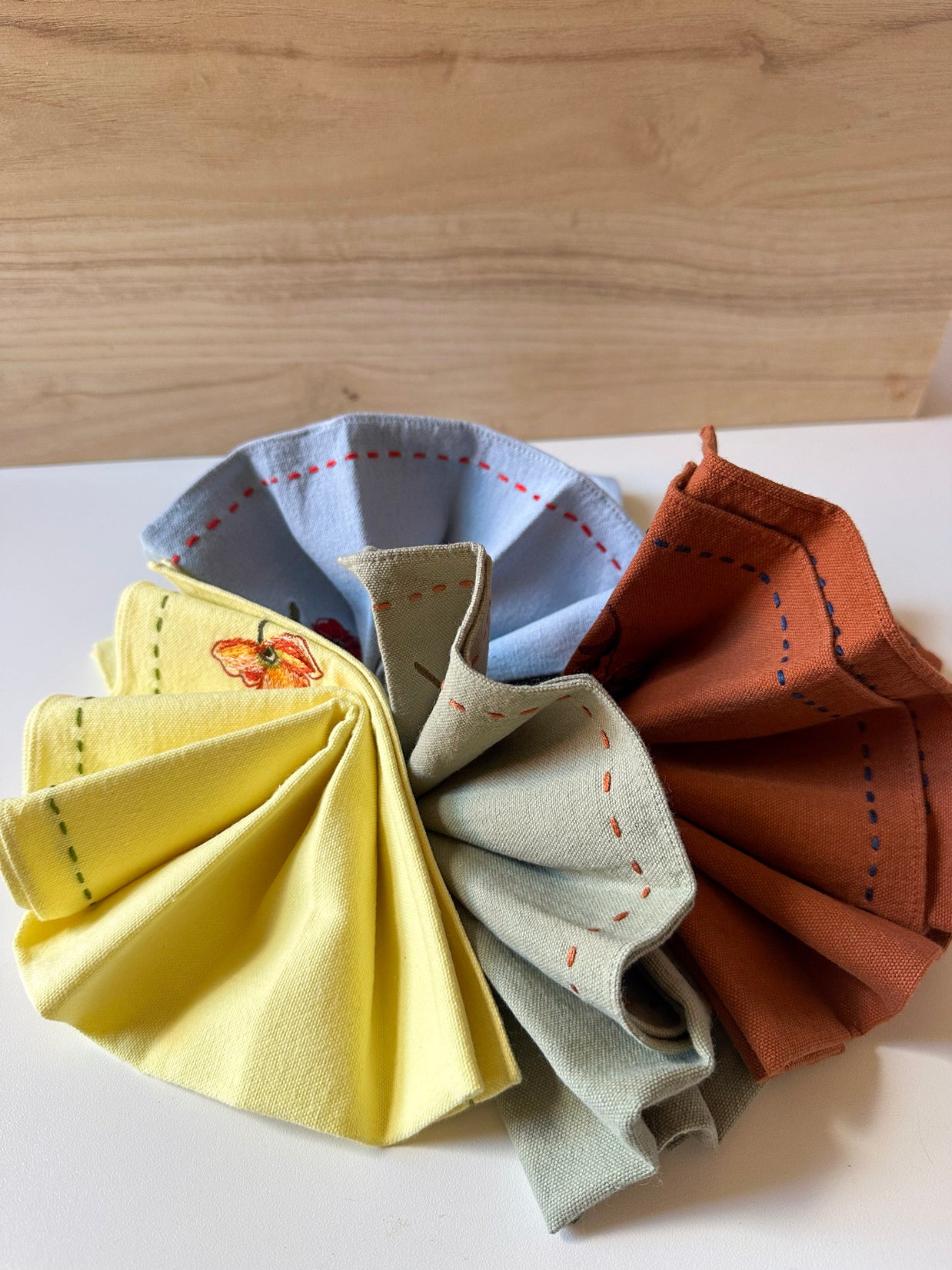Mix floral embroidered napkin set