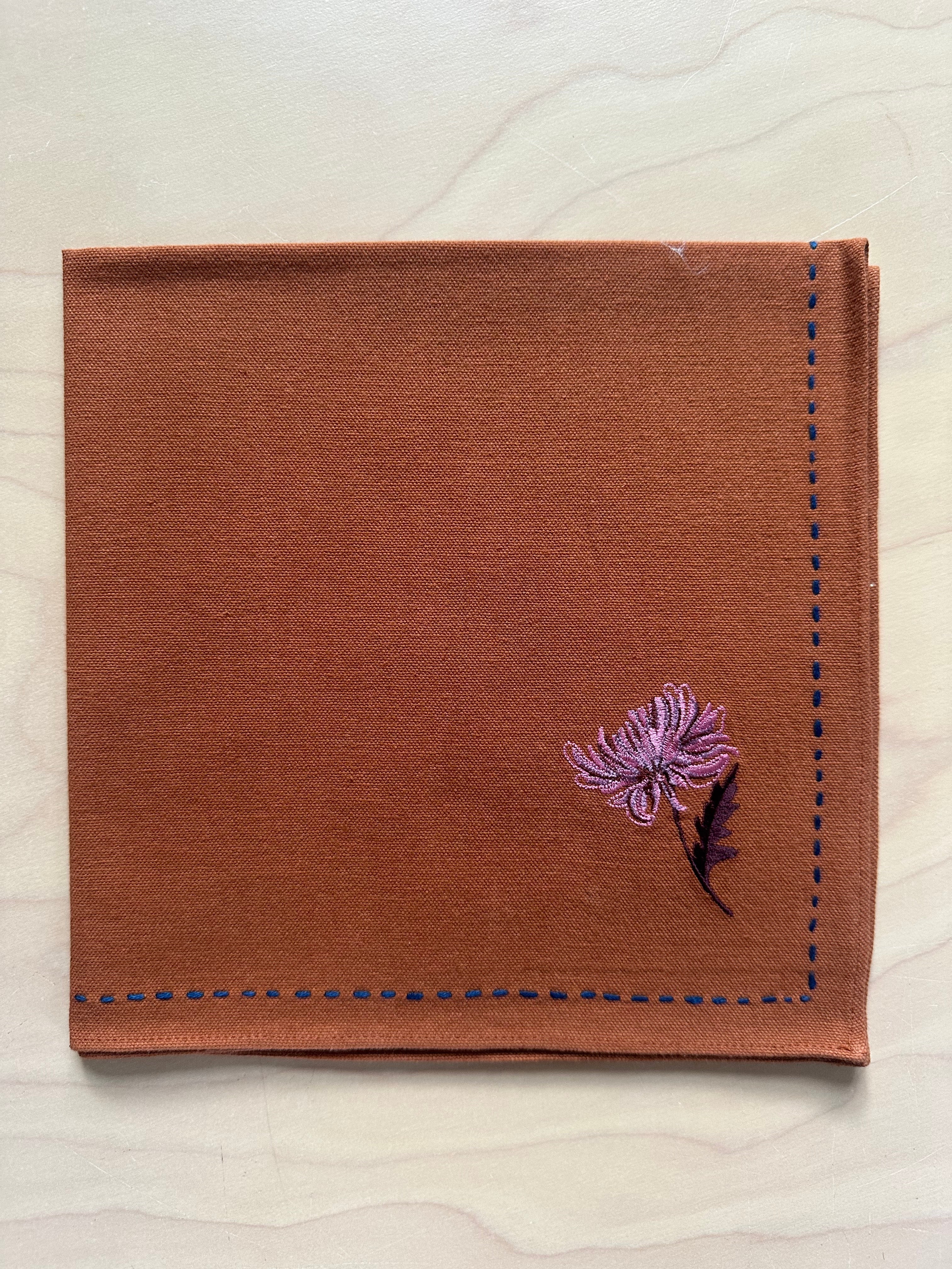 Chrysanthemum embroidered napkin set