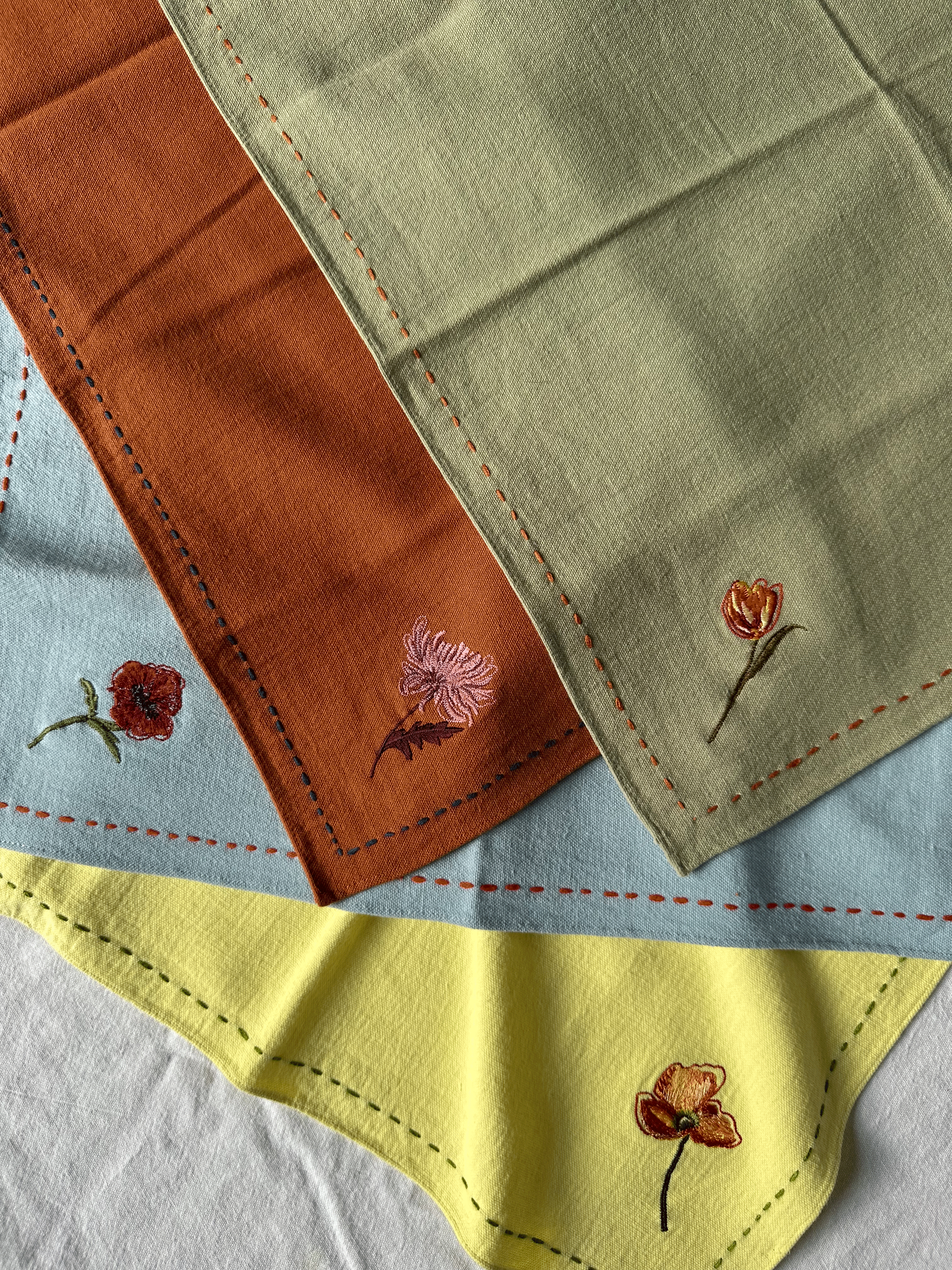 Mix floral embroidered napkin set