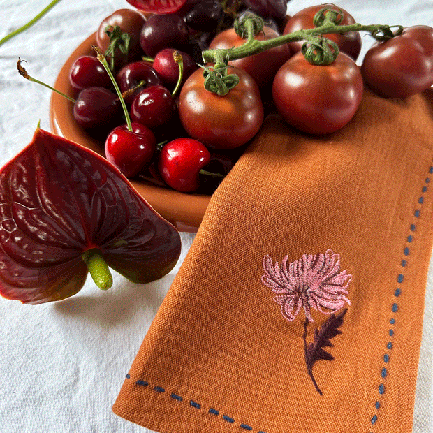 Chrysanthemum embroidered napkin set