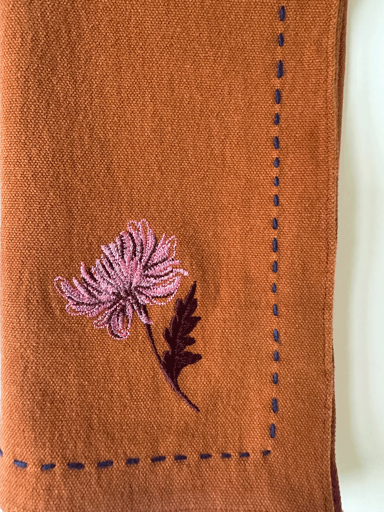 Chrysanthemum embroidered napkin set