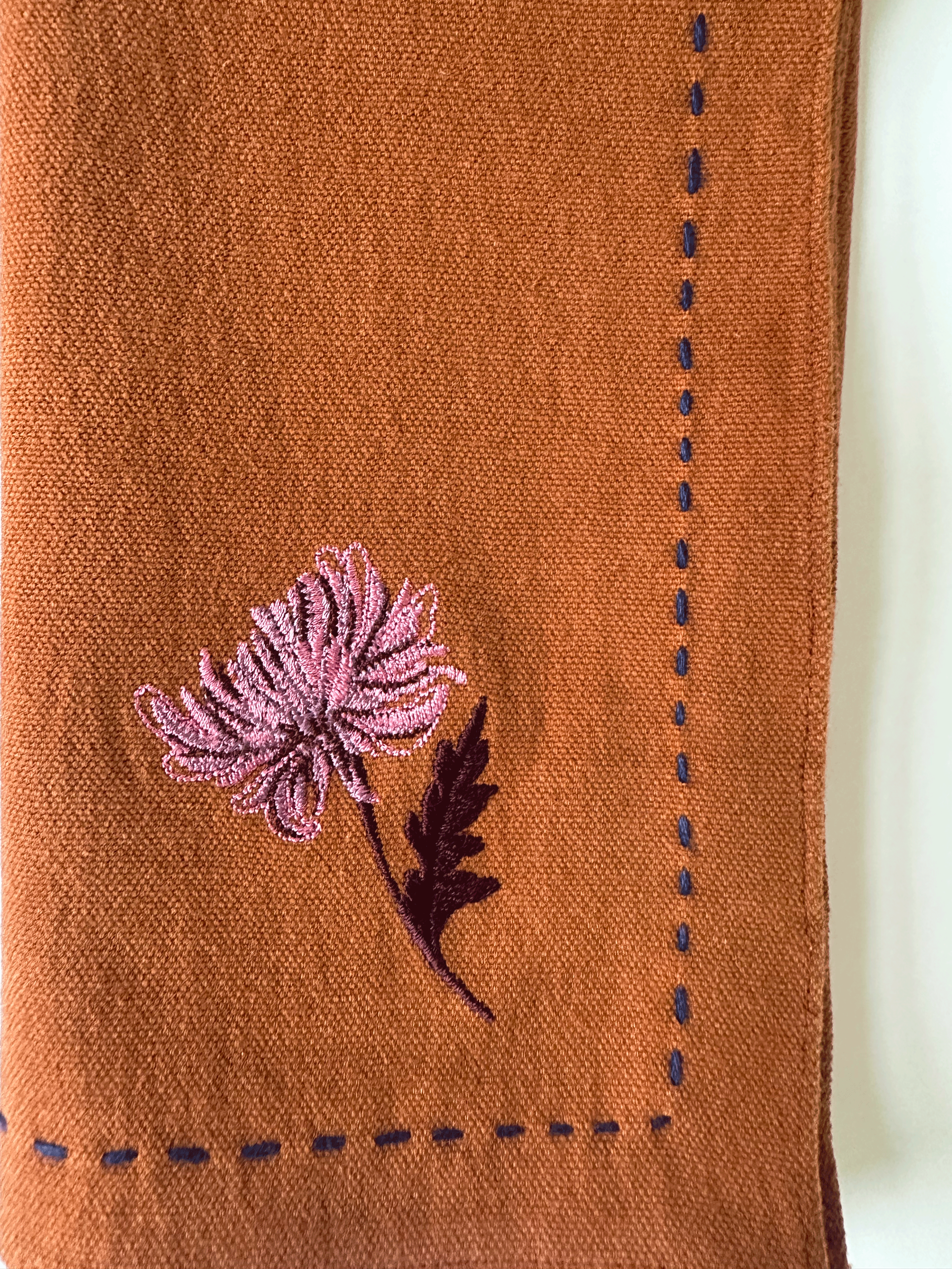 Chrysanthemum embroidered napkin set