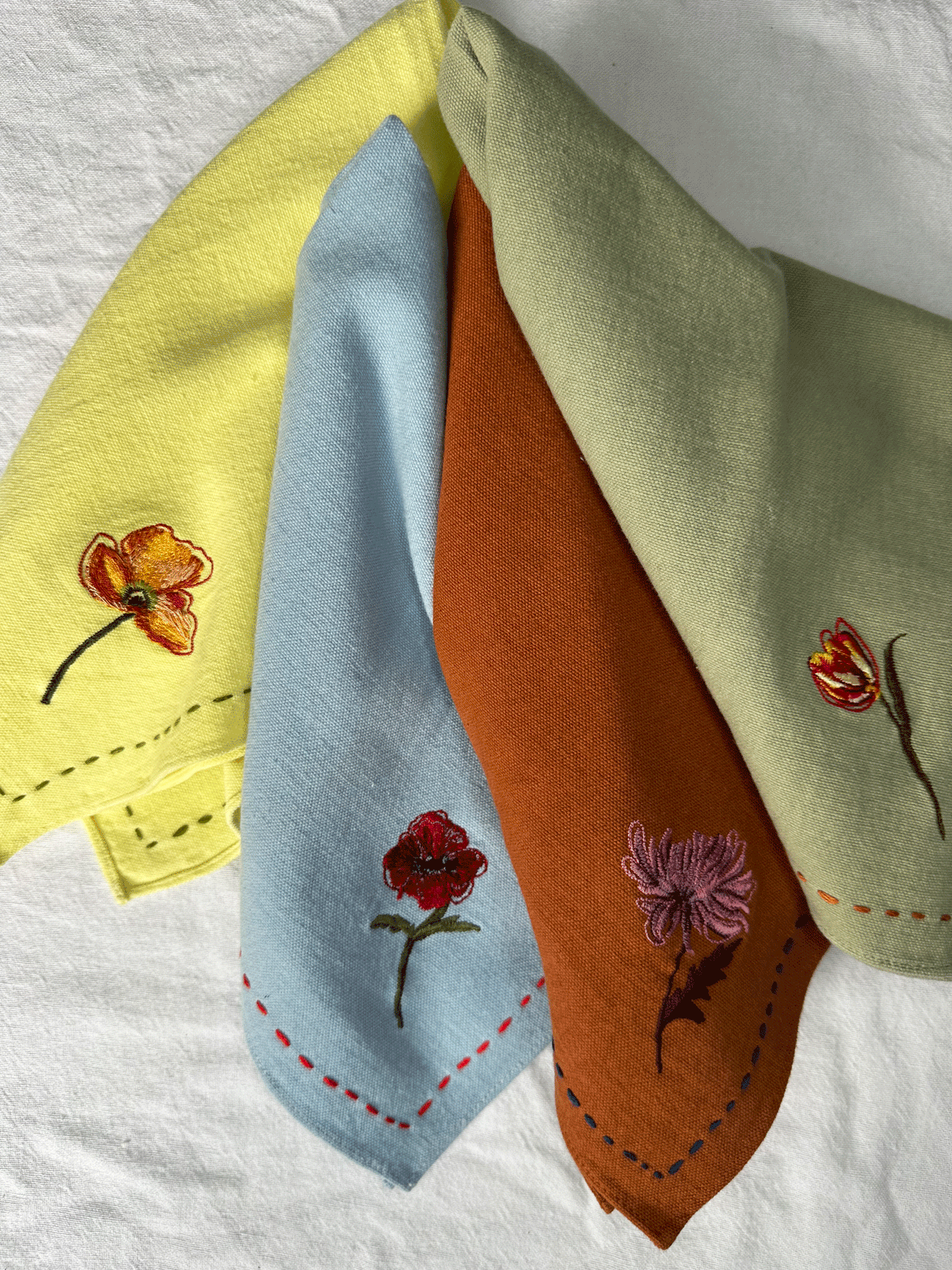 Mix floral embroidered napkin set