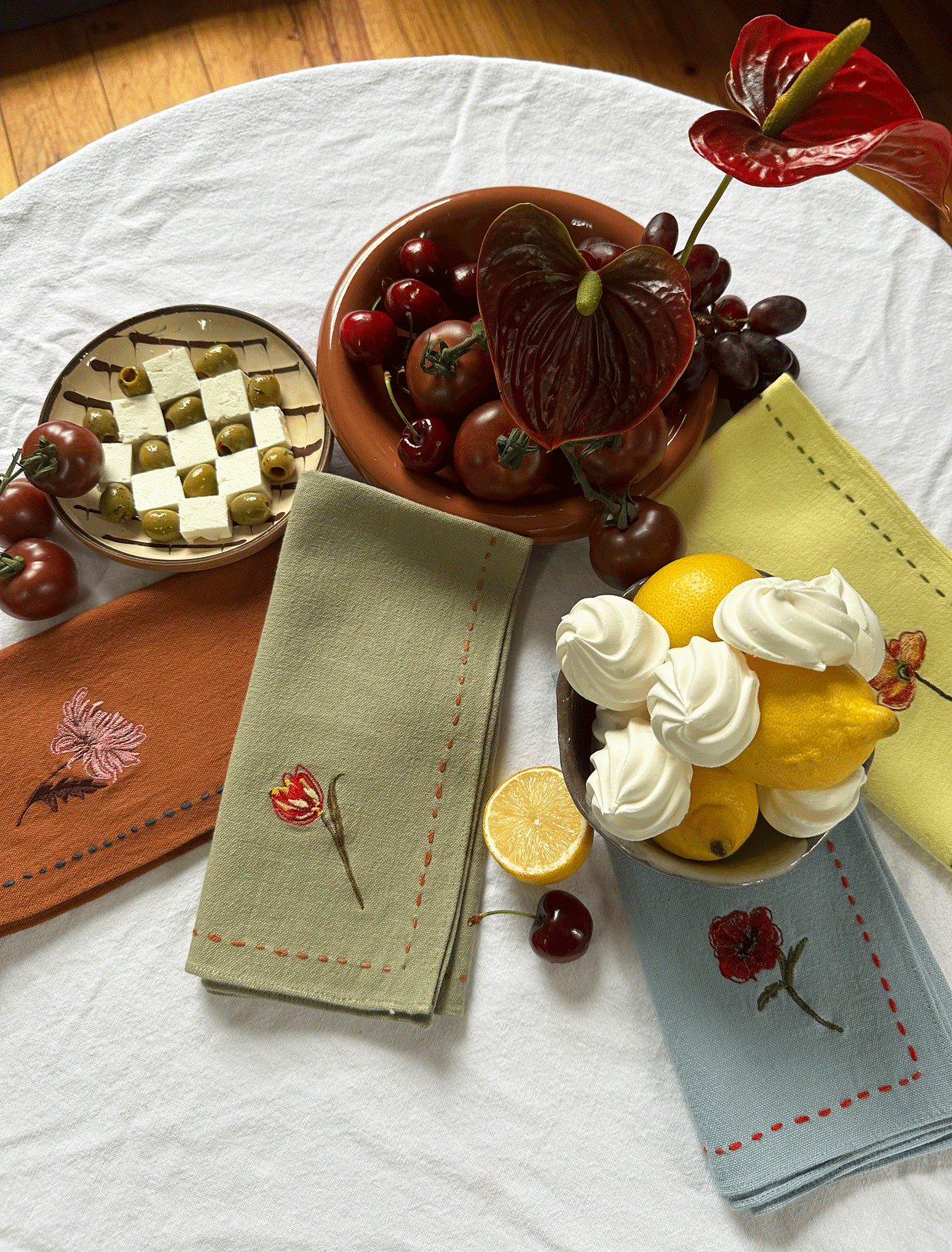 Mix floral embroidered napkin set