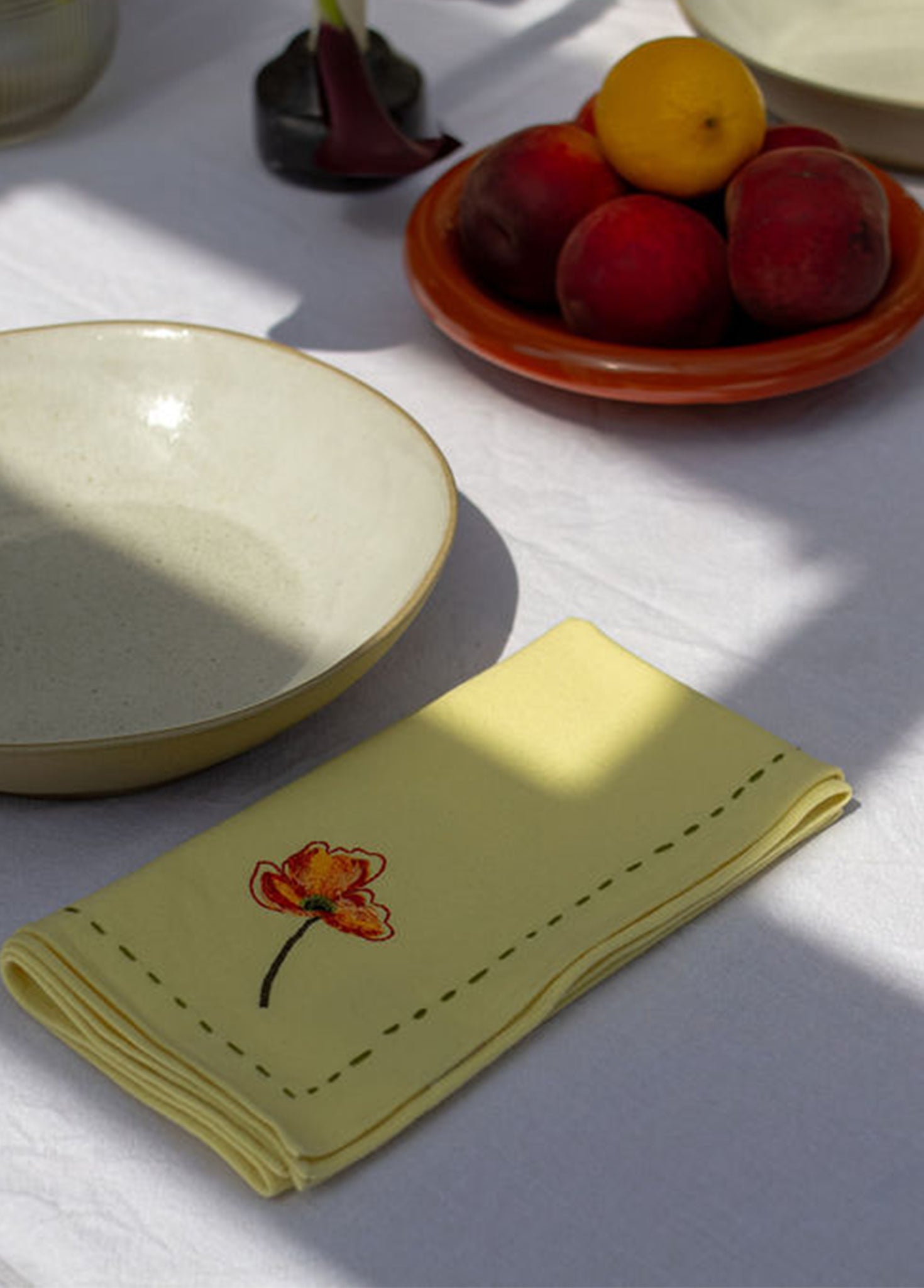 Poppy embroidered yellow napkin set