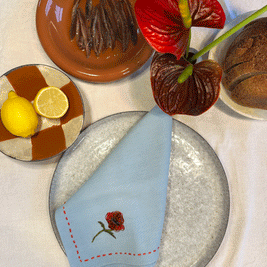 Poppy embroidered blue napkin set
