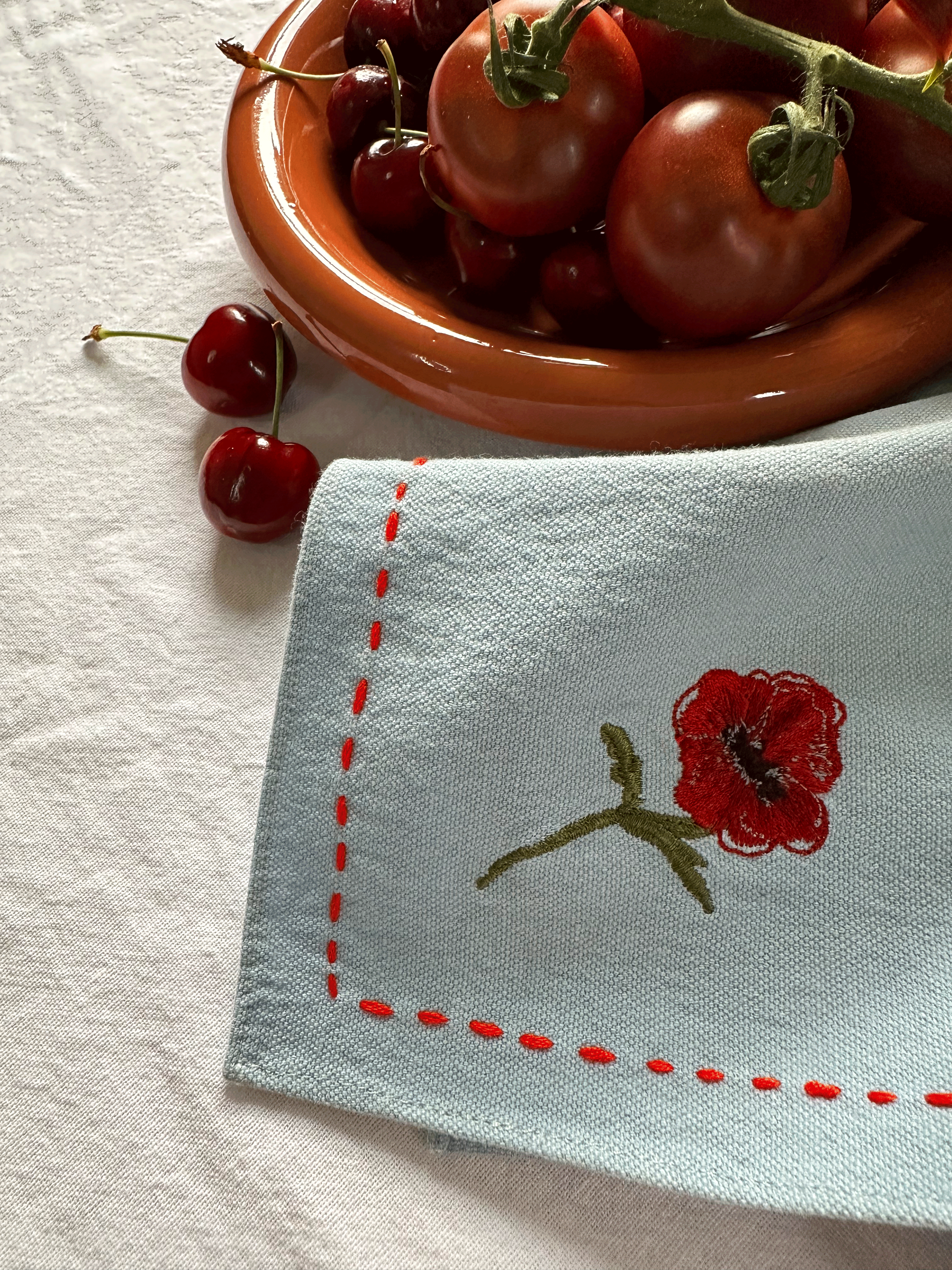 Poppy embroidered blue napkin set