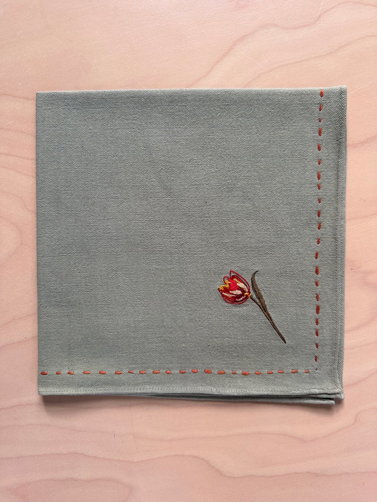 Tulip embroidered napkin set