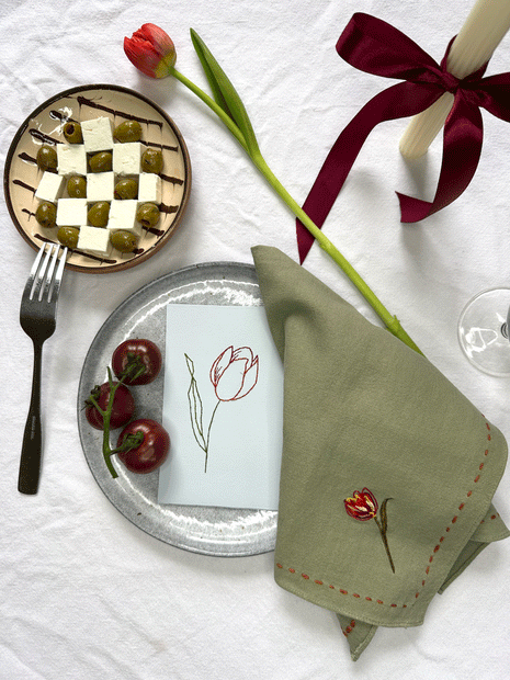 Tulip embroidered napkin set